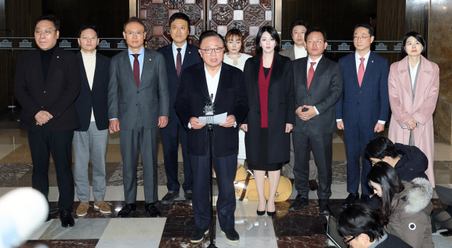 국힘 친한계 16명, 한동훈 제명에 '지도부 총사퇴' 요구