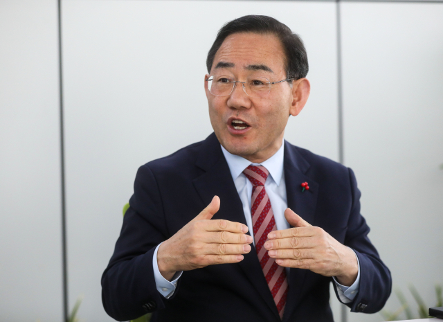 6.3 지방선거 대구시장 출마를 선언한 주호영 국회부의장이 매일신문사 편집국에서 인터뷰를 갖고 대구경북 행정통합의 필요성을 설명하고 있다. 우태욱 기자 woo@imaeil.com