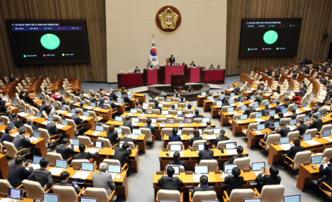 '주 52시간' 뺀 반도체특별법, 본회의 통과