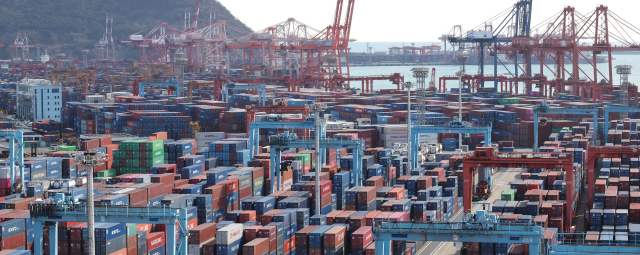 작년 전산업 생산 0.5% 증가 그쳐…반도체 선방에도 경기 회복은 미약