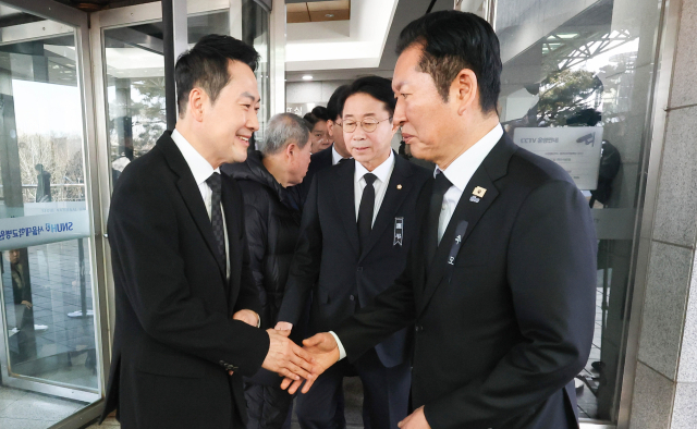 이해찬 빈소서 만난 여야…鄭 