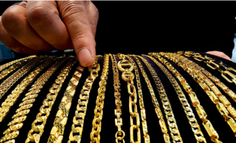 분실 '100돈' 금팔찌, 경찰로…주인 없으면 1억원 '이사람 것' 된다?