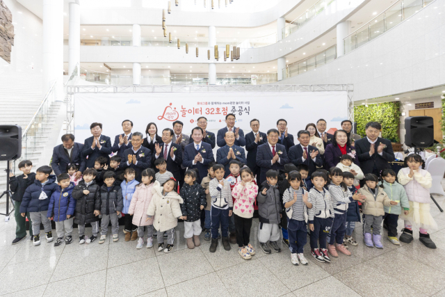 롯데그룹이 경북 칠곡군 호국평화기념관에 mom편한 실내놀이터 32호점을 준공했다. 칠곡군 제공