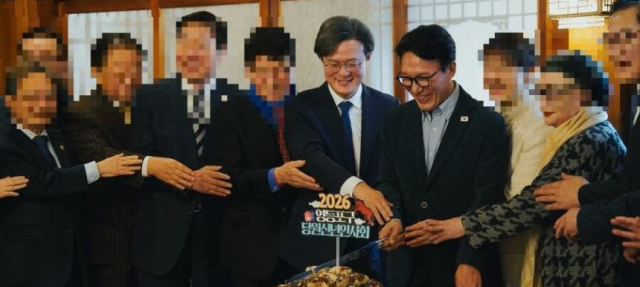 총리 관저서 민주당원 행사?…金 총리 경찰 고발 당했다