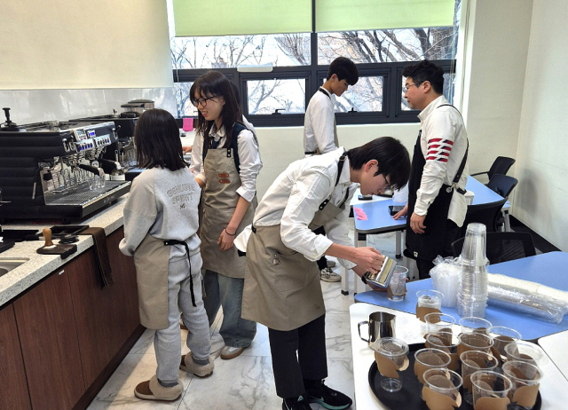 안동시시설관리공단 바리스타 2급 과정 수강생 20명이 전원 자격을 취득했다. 안동시 제공