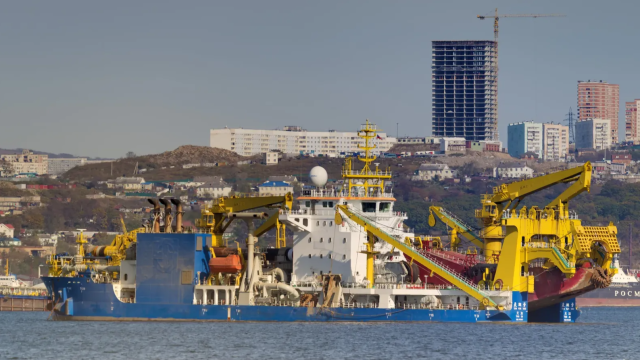 준설선 톈군하오, 시간당 6천㎥의 흙과 모래 등을 준설해 인공섬 조성 등에 활용될 수 있다. 마린트래픽 갈무리