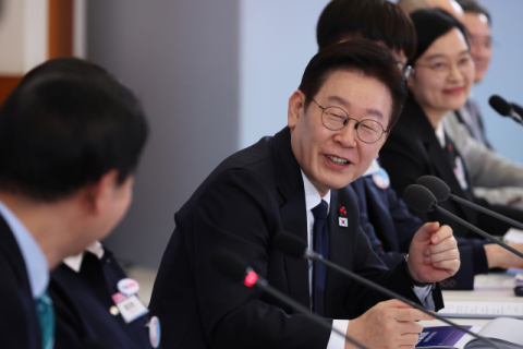 '코스피 연일 경신' 李대통령 지지율 54.5%