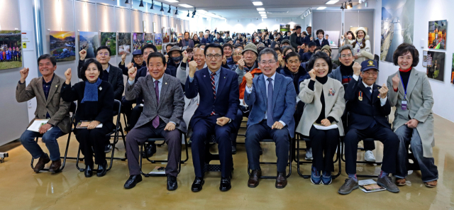 이성호 사진전 '삼국유사의 고장, 군위' 성황리 개막