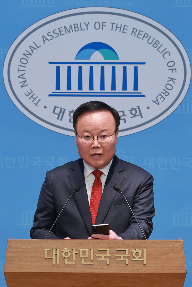 '3선 의원 출신' 김재원, 경북지사 도전장… 