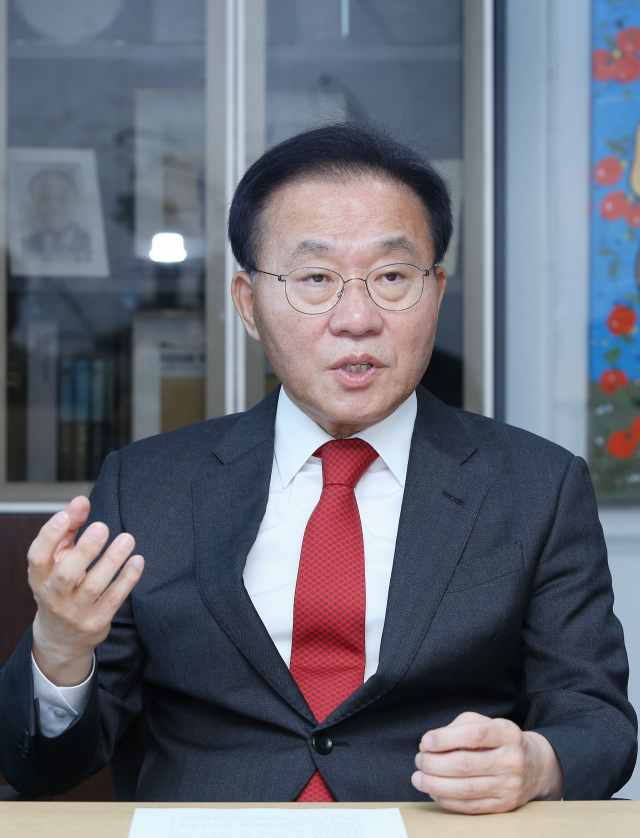 오는 6·3 지방선거 대구시장 출마를 선언한 윤재옥 국민의힘 의원(4선·대구 달서구을)이 국회 의원회관에서 매일신문과 만나 인터뷰하고 있다. 이무성 객원기자