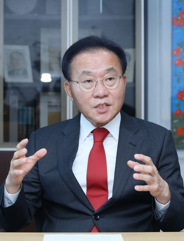 오는 6·3 지방선거 대구시장 출마를 선언한 윤재옥 국민의힘 의원(4선·대구 달서구을)이 국회 의원회관에서 매일신문과 만나 인터뷰하고 있다. 이무성 객원기자