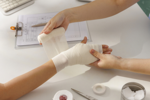 손가락 수술인데 손목 절개…정형외과 병원장 징역형