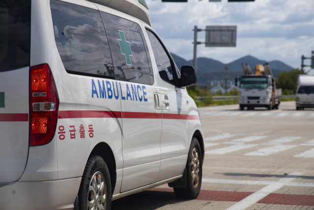 양수 터졌는데 갈 병원 없었다…충주서 34주차 임신부, 구급차서 출산