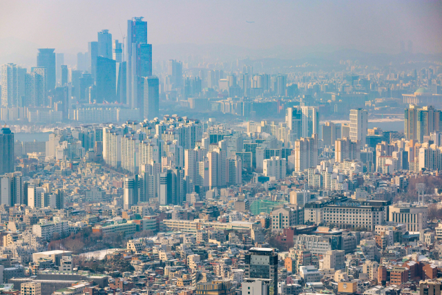 청와대도 다주택 수두룩…李 '집 팔라' 압박에 