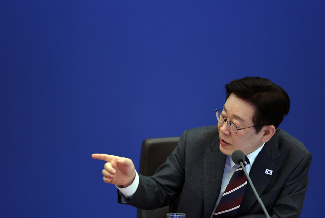 이재명 대통령이 3일 청와대에서 열린 국무회의에서 발언하고 있다. 연합뉴스