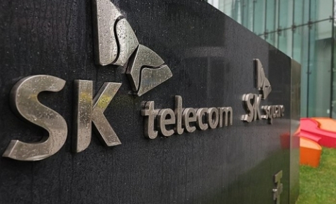 해킹 악재는 털고 호재 겹겹…SK텔레콤, 어느새 주가 7만원 훌쩍[왜웃株]