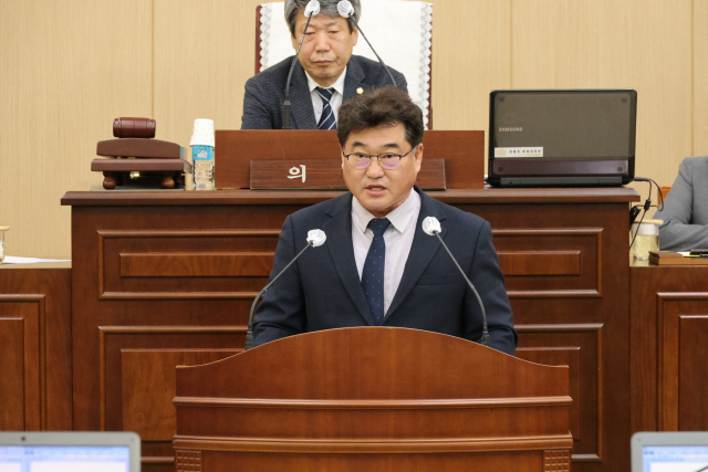 황문익 군의원. 봉화군의회 제공