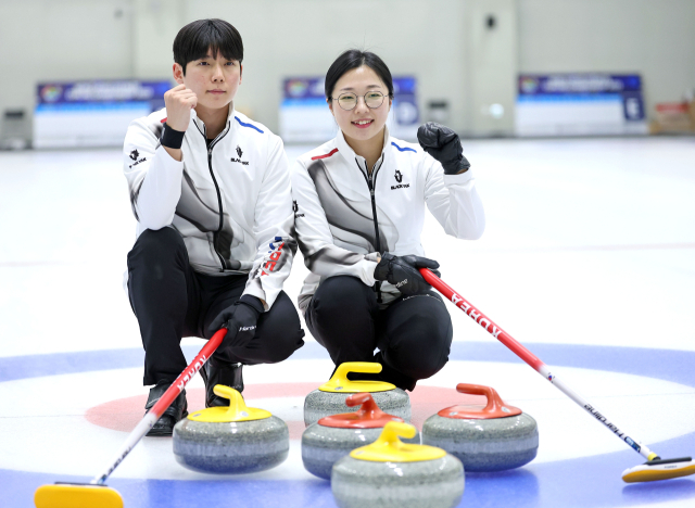 2026 밀라노·코르티나 동계올림픽 컬링 믹스더블에 출전하는 김선영, 정영석. 연합뉴스