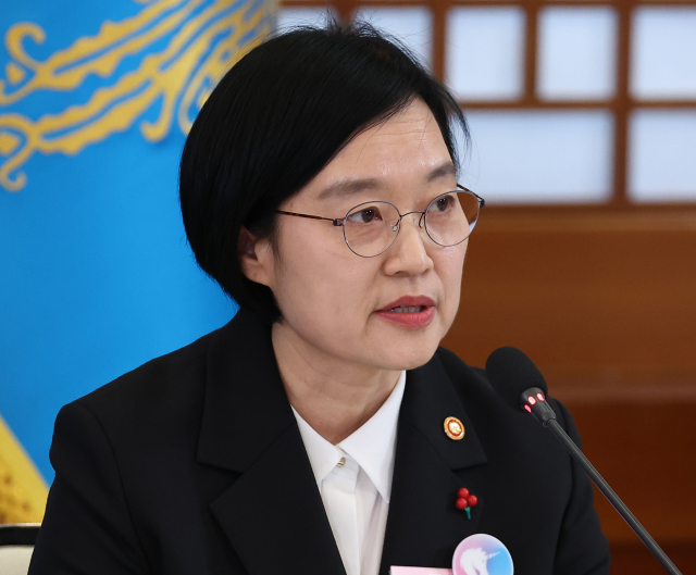 고령 중소기업 늘어나는데 후계는 없다… 정부, M&A 승계 제도화 나서