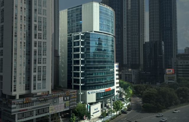 대구시가 대구신용보증재단 범어동 신사옥을 중심으로 소상공인·자영업자를 위한 상담·보증·대출 원스톱 지원이 가능한 종합금융지원허브를 조성한다. 대구시 제공