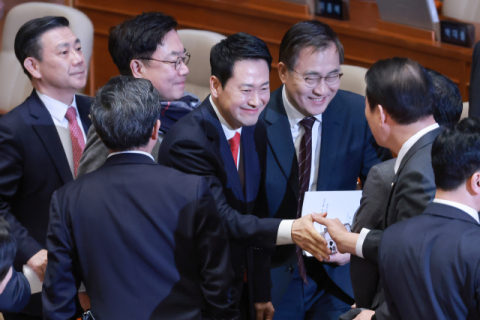 장동혁, 李정부 8개월 향해 '십자포화'…