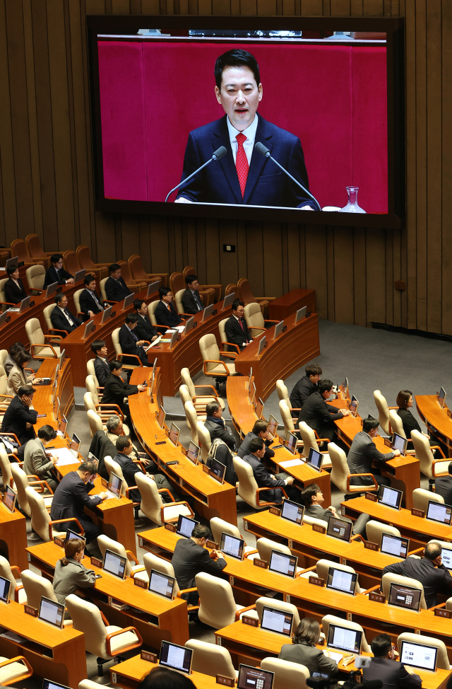 국민의힘 장동혁 대표가 4일 서울 여의도 국회에서 열린 2월 임시국회 본회의에서 교섭단체 대표 연설을 하고 있다. 연합뉴스