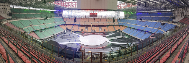 2026 밀라노·코르티나담페초 동계올림픽 개막을 사흘 앞둔 3일(현지 시간) 개회식이 열리는 이탈리아 밀라노 산시로 올림픽 스타디움에서 개회식 준비 작업이 진행되고 있다. 연합뉴스