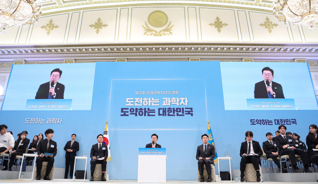 이재명 대통령이 5일 청와대에서 열린 미래 과학자와의 대화 