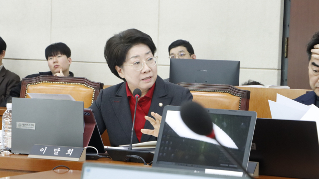 이달희 국민의힘 의원(비례)이 5일 국회 행정안전위원회 전체회의에서 윤호중 행정안전부 장관에게 질의하고 있다. 이달희의원실 제공