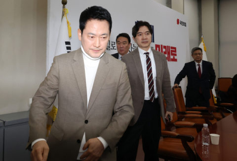 장동혁의 '강경 리더십'…24시간 필리·단식·재신임 투표까지