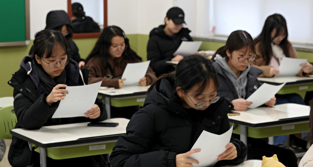 입시 개편·의대 증원…2027학년도 수능 N수생 몰린다