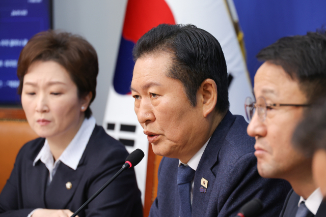 더불어민주당 정청래 대표가 6일 서울 여의도 국회에서 열린 최고위원회의에서 발언하고 있다. 연합뉴스