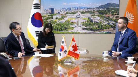 브랜든 레슬리 캐나다 국회의원 전쟁기념사업회 방문