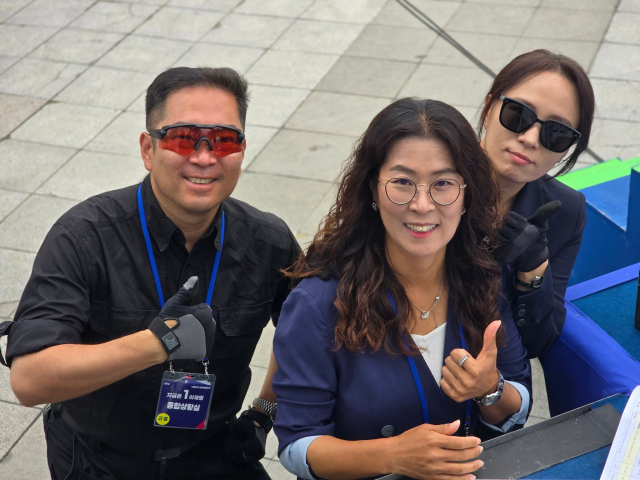 이진련 전 시의원이 지난 대선에서 이재명 후보 중앙선대본부에서 유세팀장으로 활동한 사진. 이진련 전 시의원 페이스북 캡처.