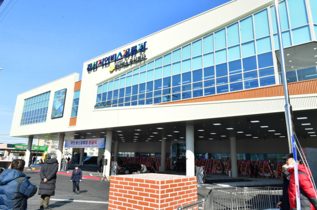 경산시는 6일 자인면 자인버스정류장 준공식을 열고 본격적인 운영에 들어갔다. 자인 버스정류장 현대화 사업에는 총 사업비 48억원이 투입됐다. 경산시 제공.