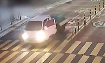 혼자 미끄러지는 차 멈추려다 하반신 마비…병원비 수천만원만 남은 '시민영웅'