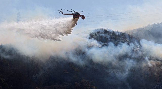 [속보] 소방당국, 경주 문무대왕면 산불 국가소방동원령 발령