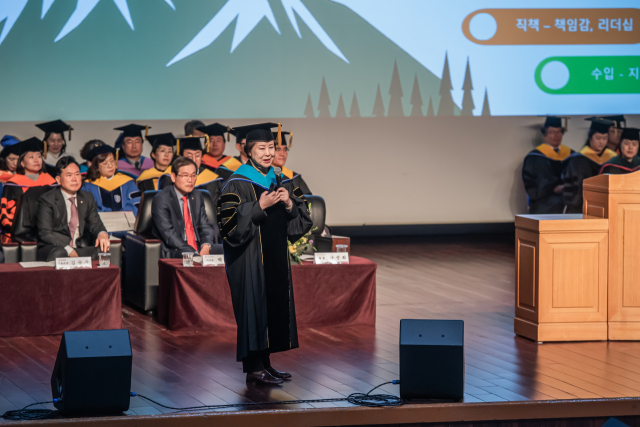 남성희 대구보건대 총장이 지난 6일 열린 졸업식에서 평범한 축사가 아닌 
