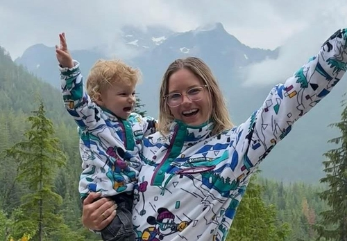 캐시 샤프와 딸 루. 샤프 SNS 제공