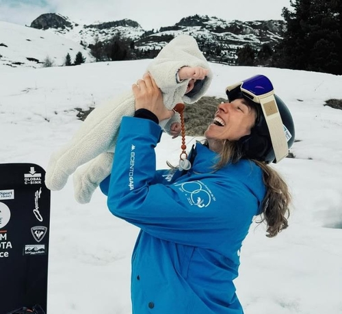 프랑스의 클로에 트레스푀슈와 아들 마를로. 트레스푀슈 SNS 제공