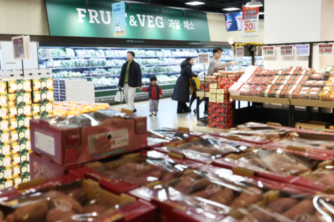 14년 만에 풀리는 대형마트 새벽배송…시장 재편 속 수혜주 찾아봤더니 