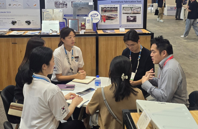 경남도와 경남테크노파크는 행사 기간 경남 홍보관을 운영하며 도내 우주항공기업의 기술력과 제품 경쟁력을 홍보했으며, 글로벌 선도 기업과의 일대일 수출 상담과 수주 연계 활동을 지원했다.