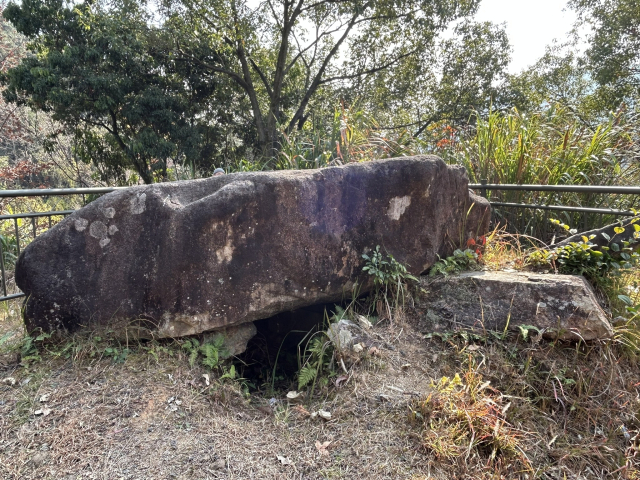 절강성 남쪽끝 온주에 있는 기단산 고인돌