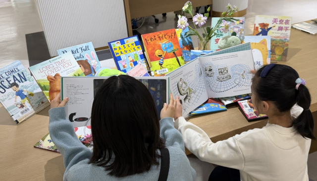 국채보상운동기념도서관은 지역 영유아들의 글로벌 감수성을 키우기 위해 중구 지역 어린이집과 유치원을 대상으로 글로벌 자료 정기 구독 서비스 