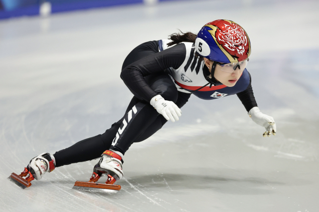 2026 밀라노·코르티나담페초 동계올림픽 쇼트트랙에 출전하는 최민정이 8일(현지시간) 이탈리아 밀라노 아이스스케이팅 아레나에서 훈련하고 있다. 연합뉴스