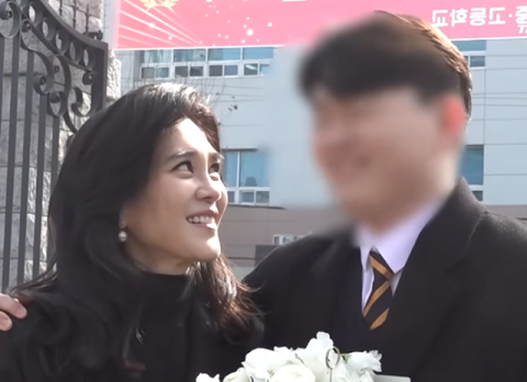 졸업식서 아들 바라보며 내내 웃음꽃…'엄마' 이부진의 특별한 하루