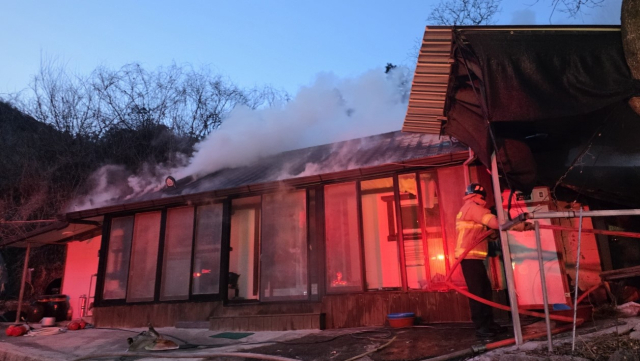 김천시 증산면 단독주택 화재 현장 모습, 김천소방서 제공