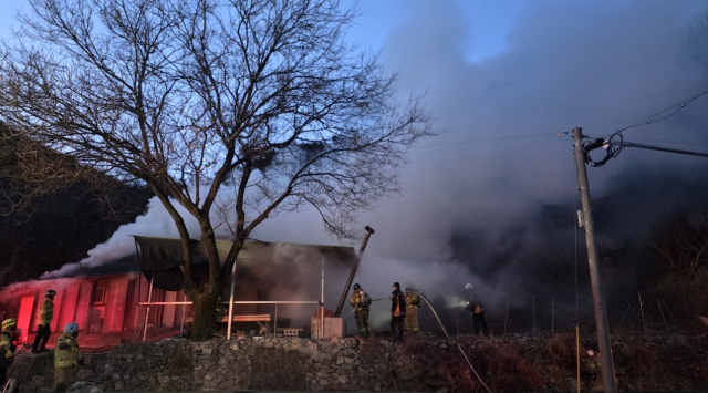 김천시 증산면 단독주택 화재 현장 모습, 김천소방서 제공