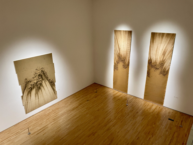 포항시립미술관에서 열리고 있는 김창영 개인전 전경. 이연정 기자