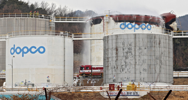 [포토뉴스] 경산서 송유관공사 옥외탱크 저장소 폭발 화재